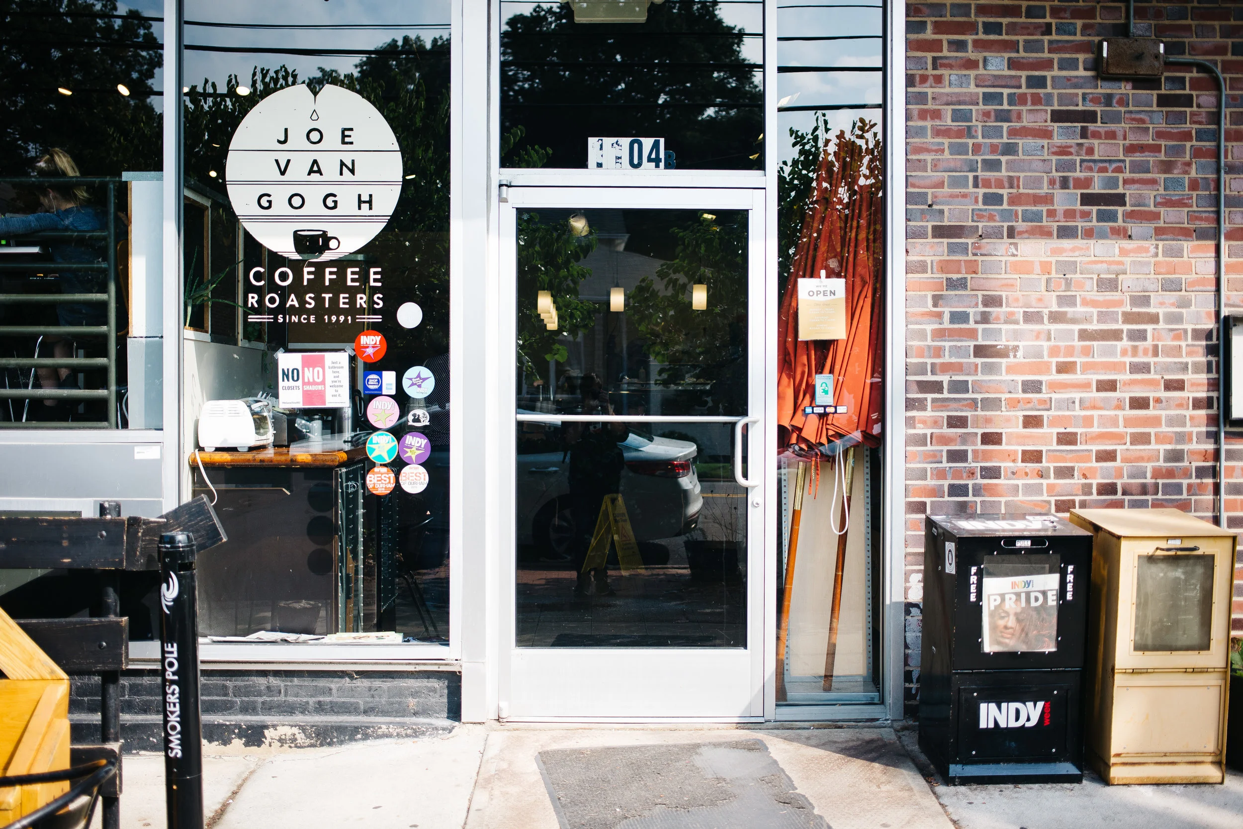 It was a fast drive from Richmond to Durham, North Carolina. With time to spare, the band went off and did their own things. Max and I stayed at Joe Van Gogh Coffee Roasters to catch up on work, September 27, 2017.