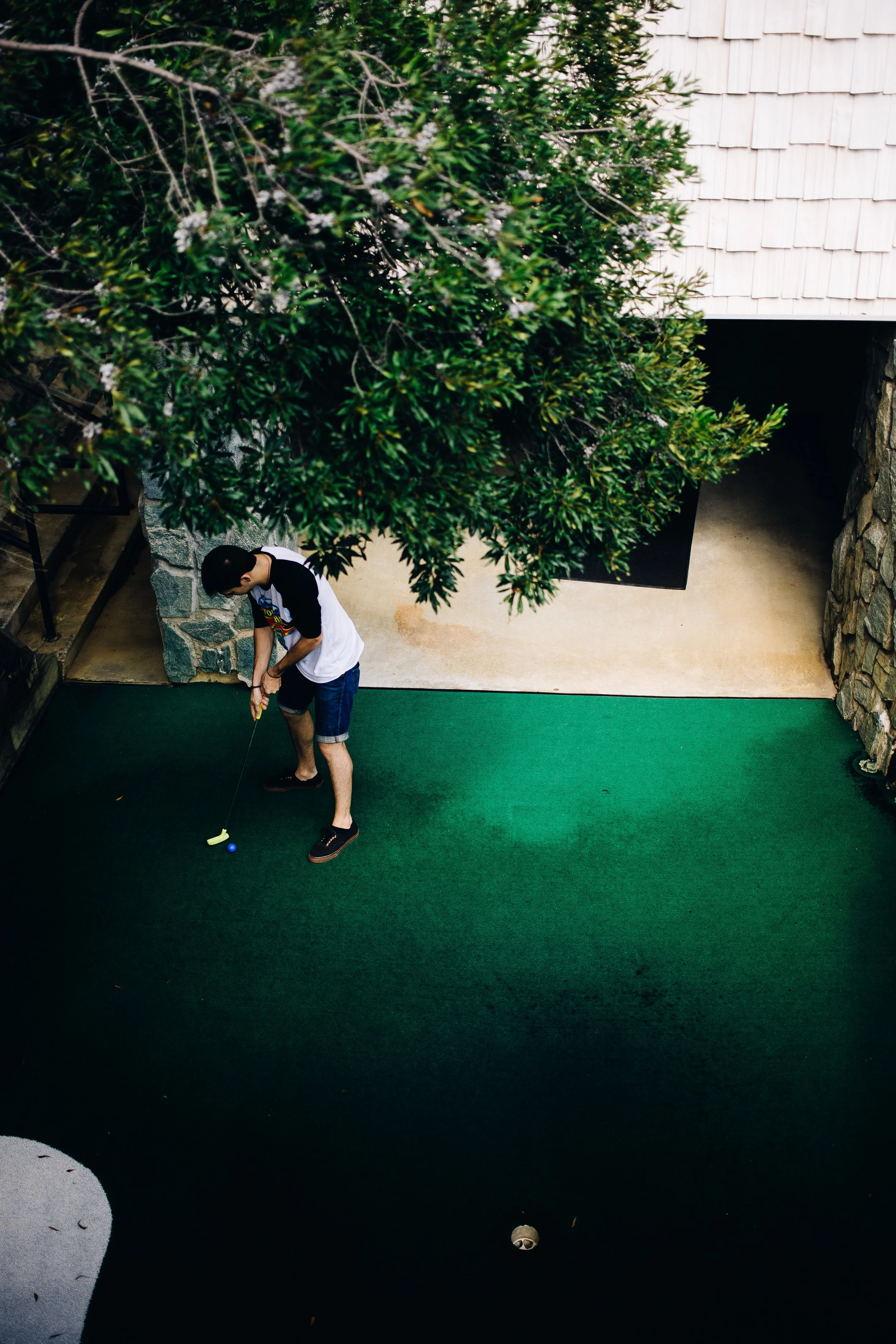 Max approaches his shot on hole nine.