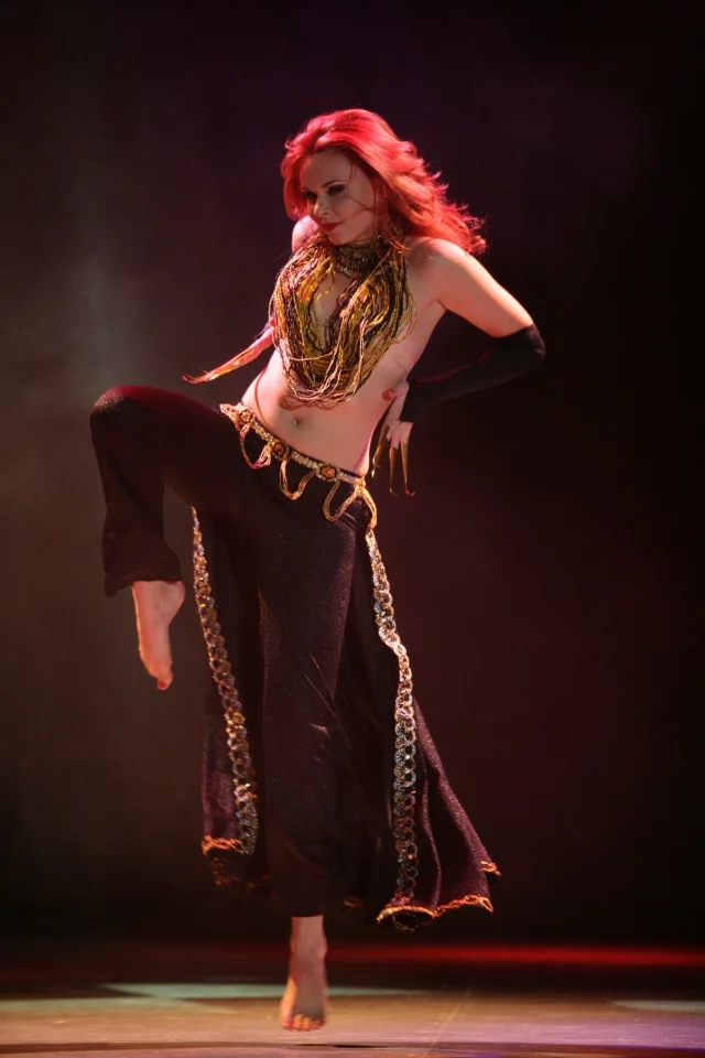  Belly dancer Iana.&nbsp;Performance with Ishtar Dance Co, Ukraine 2010. 