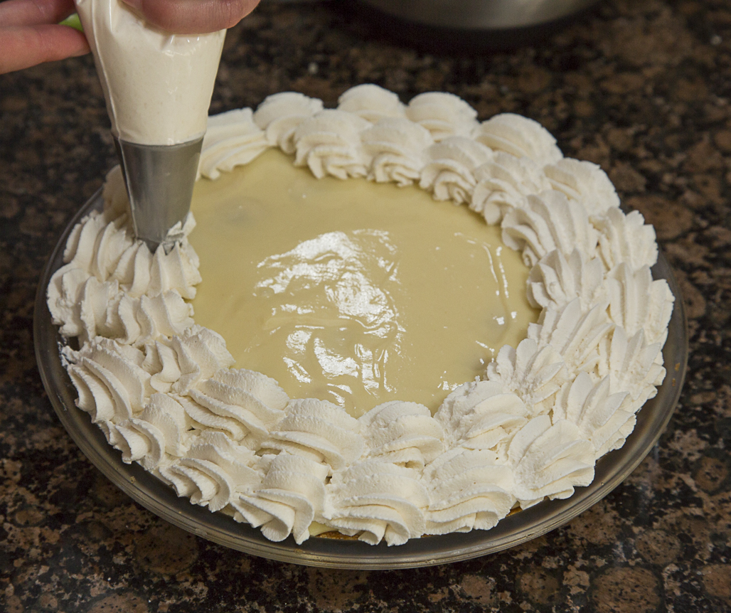 The whipped cream can also be simply spread over the top. 