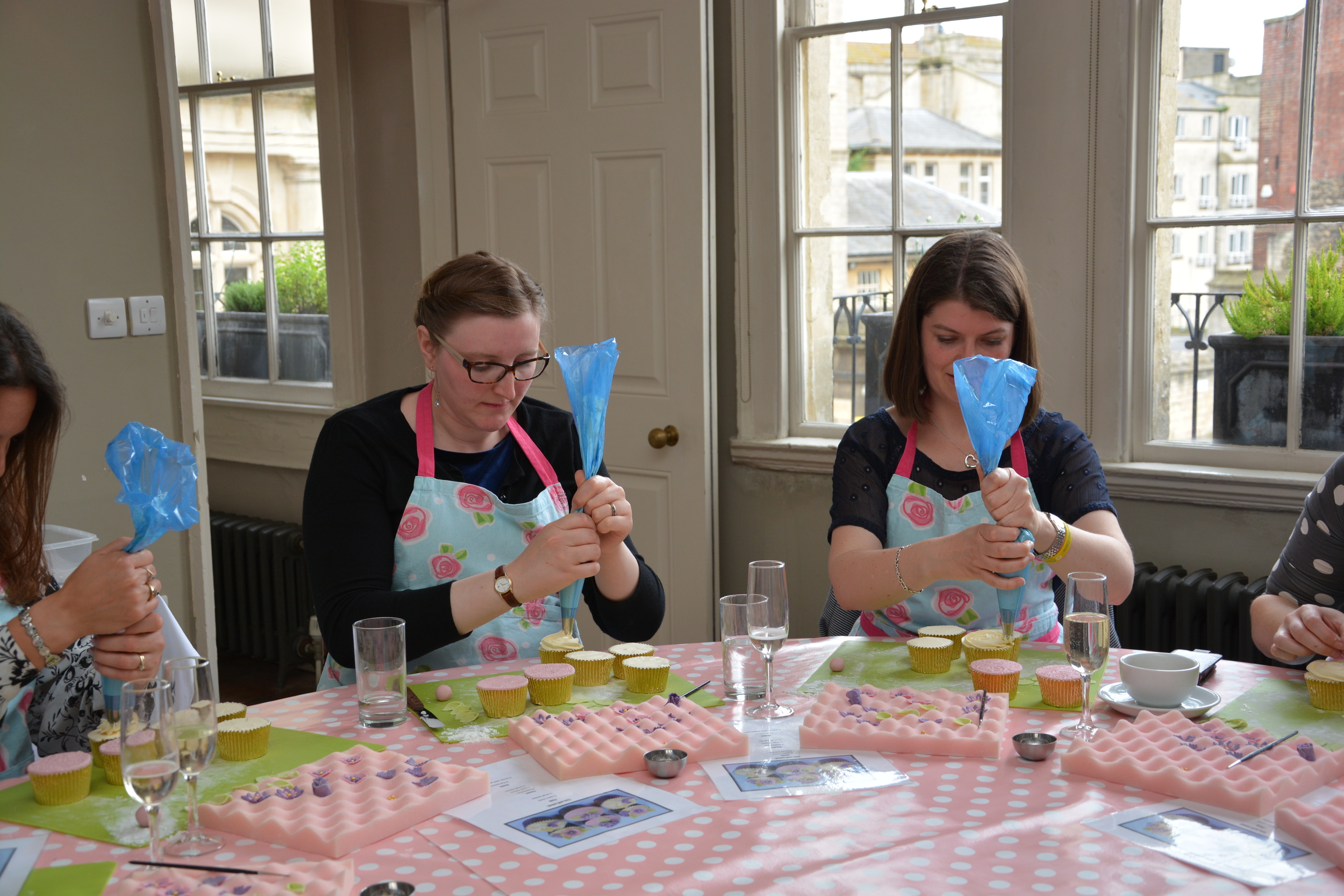 Cake Decorating Cupcakes Bath hen party