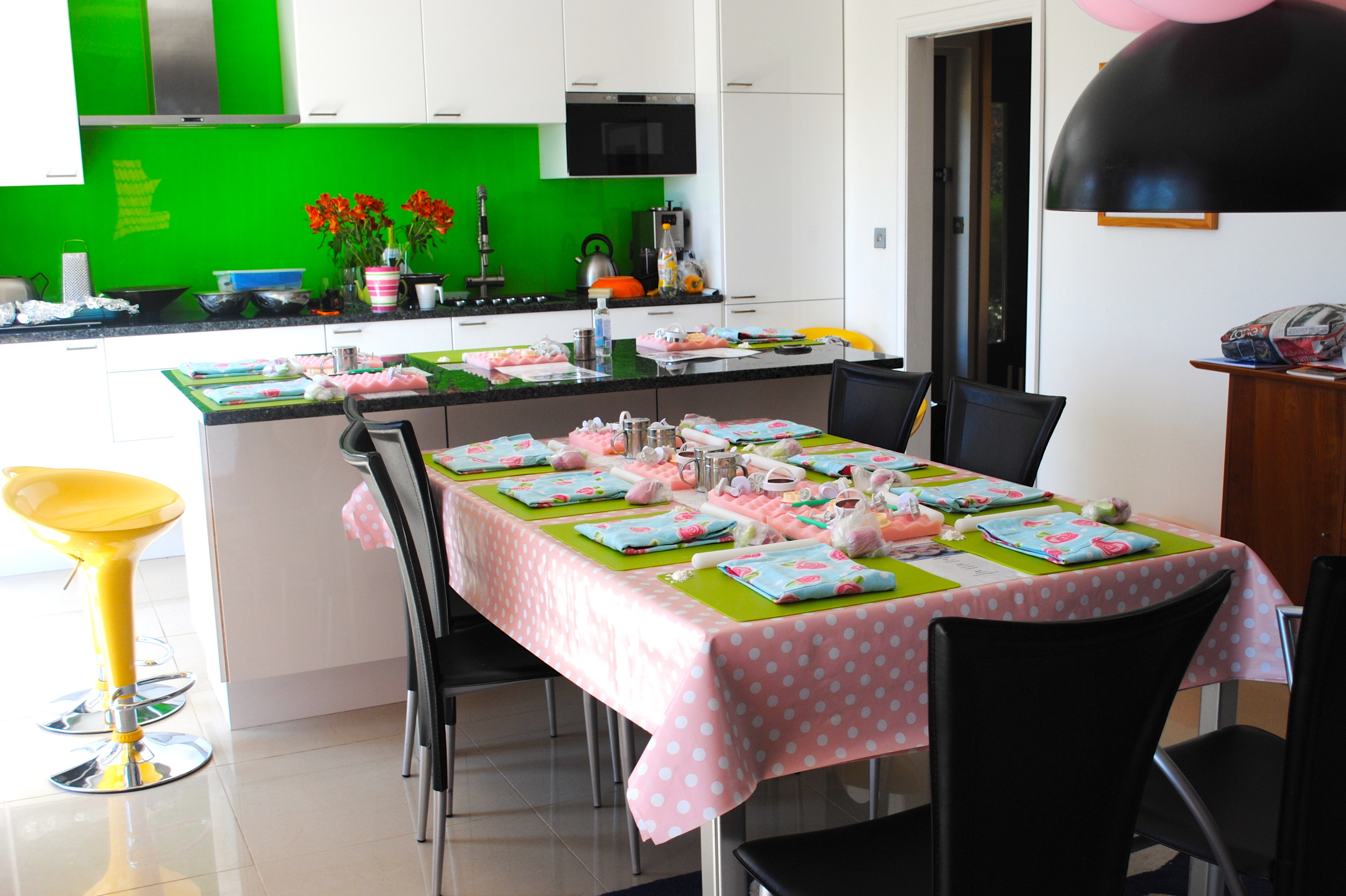 Cupcake Decorating for Hen Parties, Bristol and Bath — Custom Cake Classes