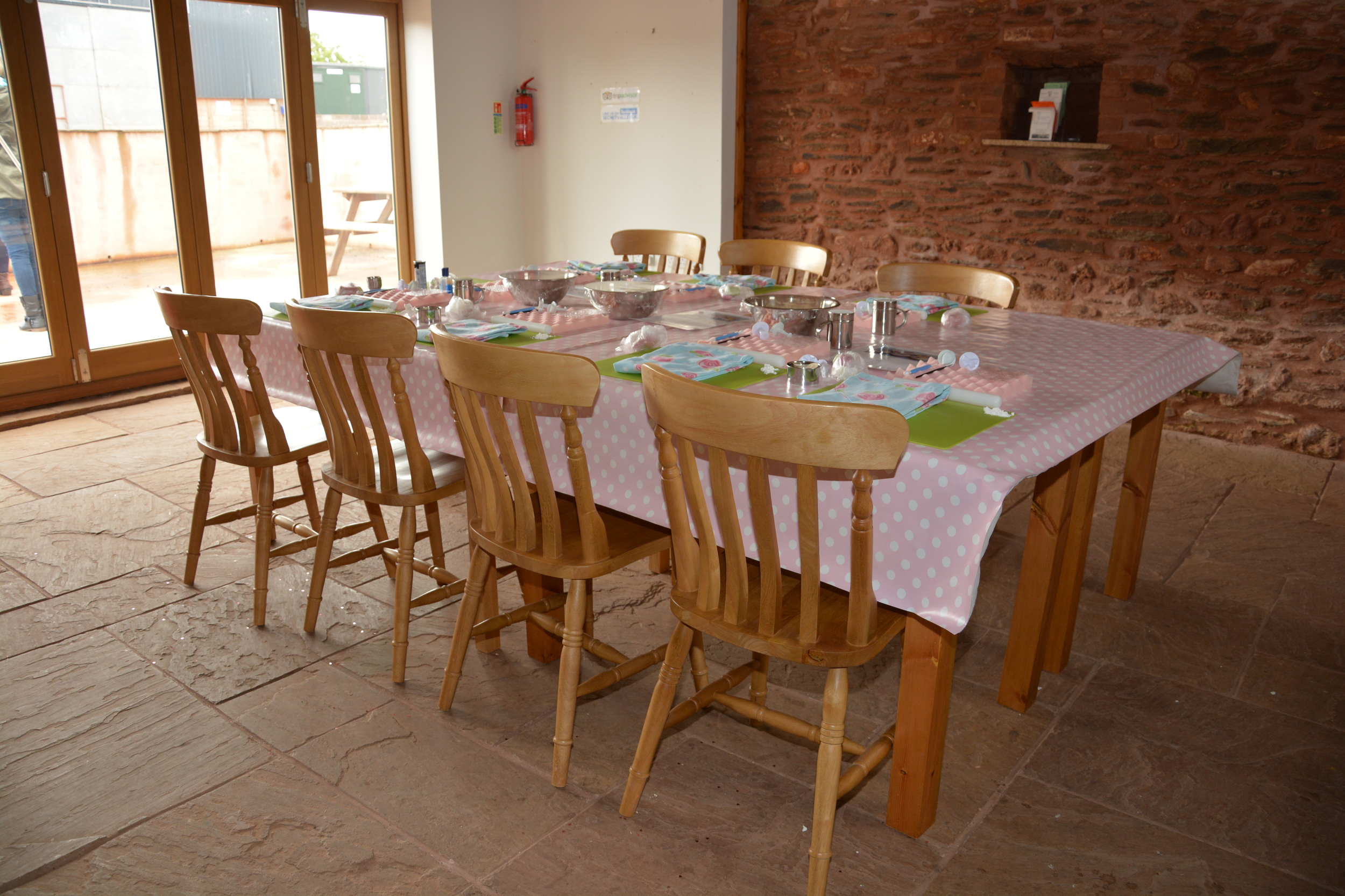 Cupcake Decorating for Hen Parties, Bristol and Bath — Custom Cake Classes