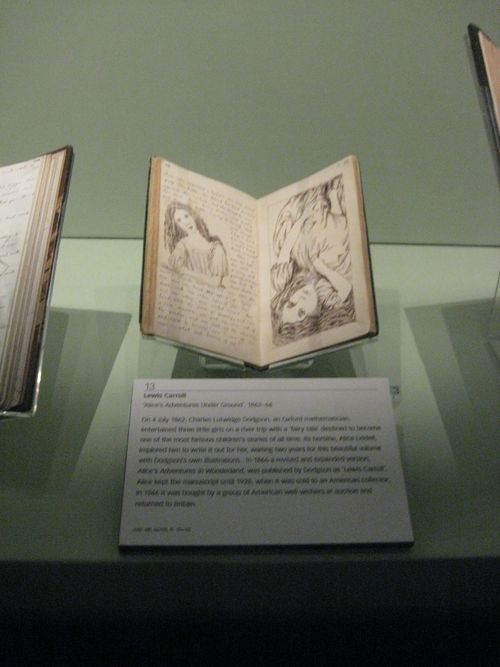 il manoscritto originale di Alice nel paese delle meraviglie illustrato e scritto da Lewis Carrol. Lo trovai alla British Library di Londra dove andai in pellegrinaggio