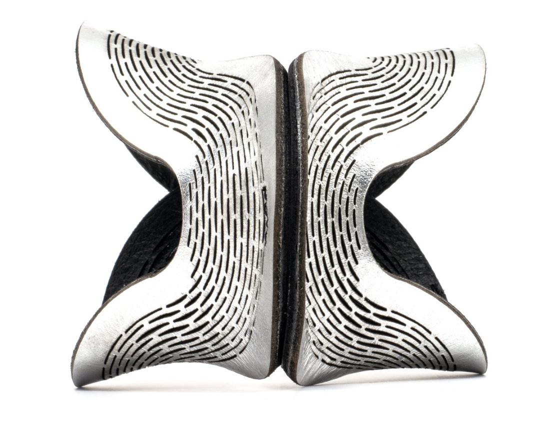 Oropopo Saddle Peak Bracelet silver.png