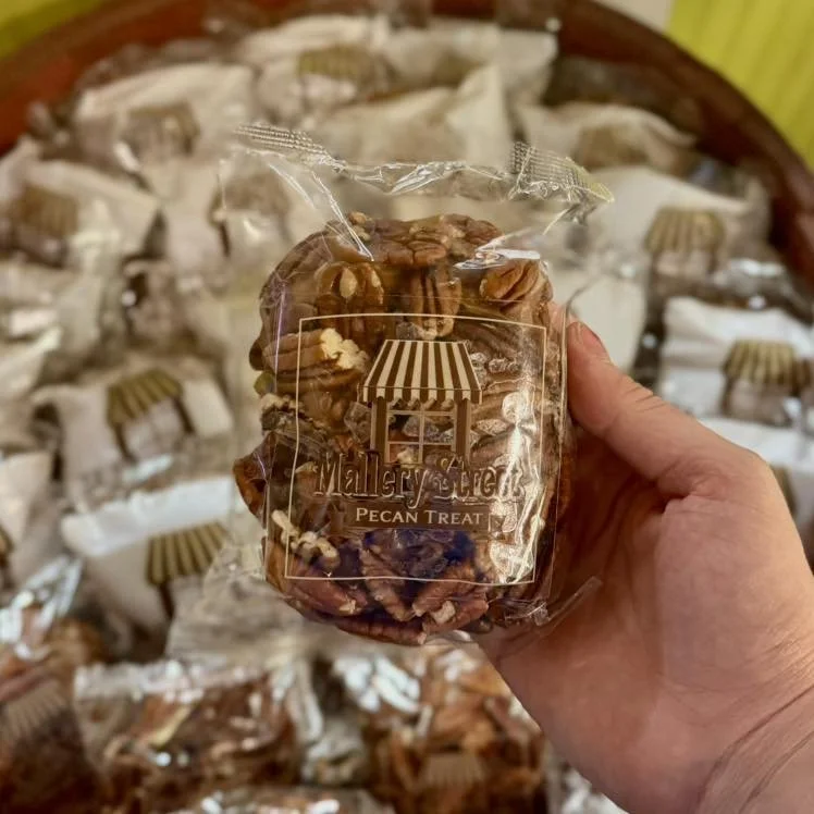 Caramel &amp; pecans with an even better surprise inside!!
.
.
.
#sweettooth #dessert #sweet #snacks #sweettreats #candyshop #candy #candystore #ssi #stsimonsisland #stsimons #handmade #homemade #caramelpecancrispy