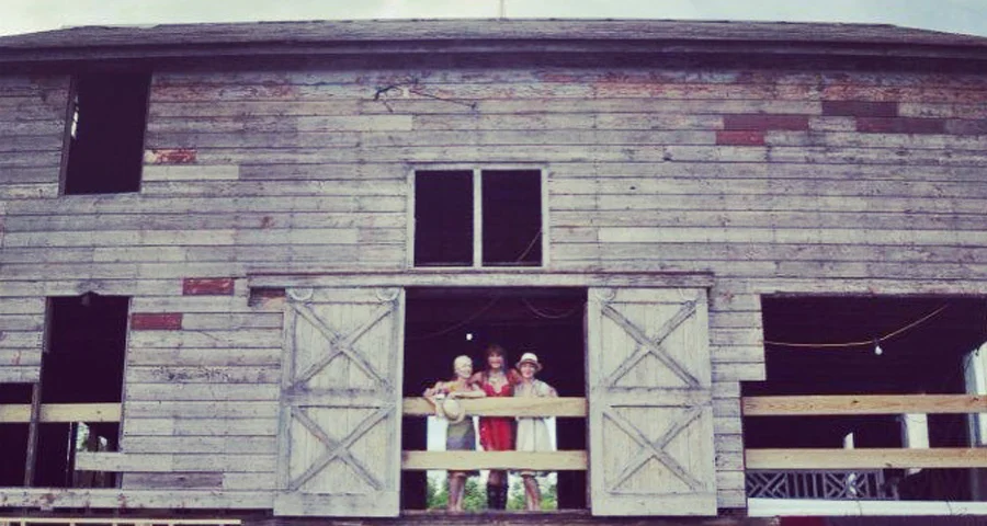 BARN.jpg