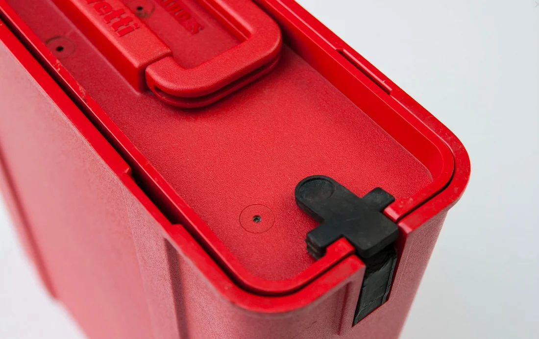 olivetti_handle.jpg