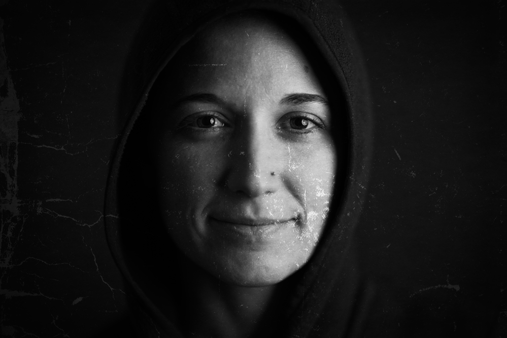 _DP22132GLOWBWCM.jpg
