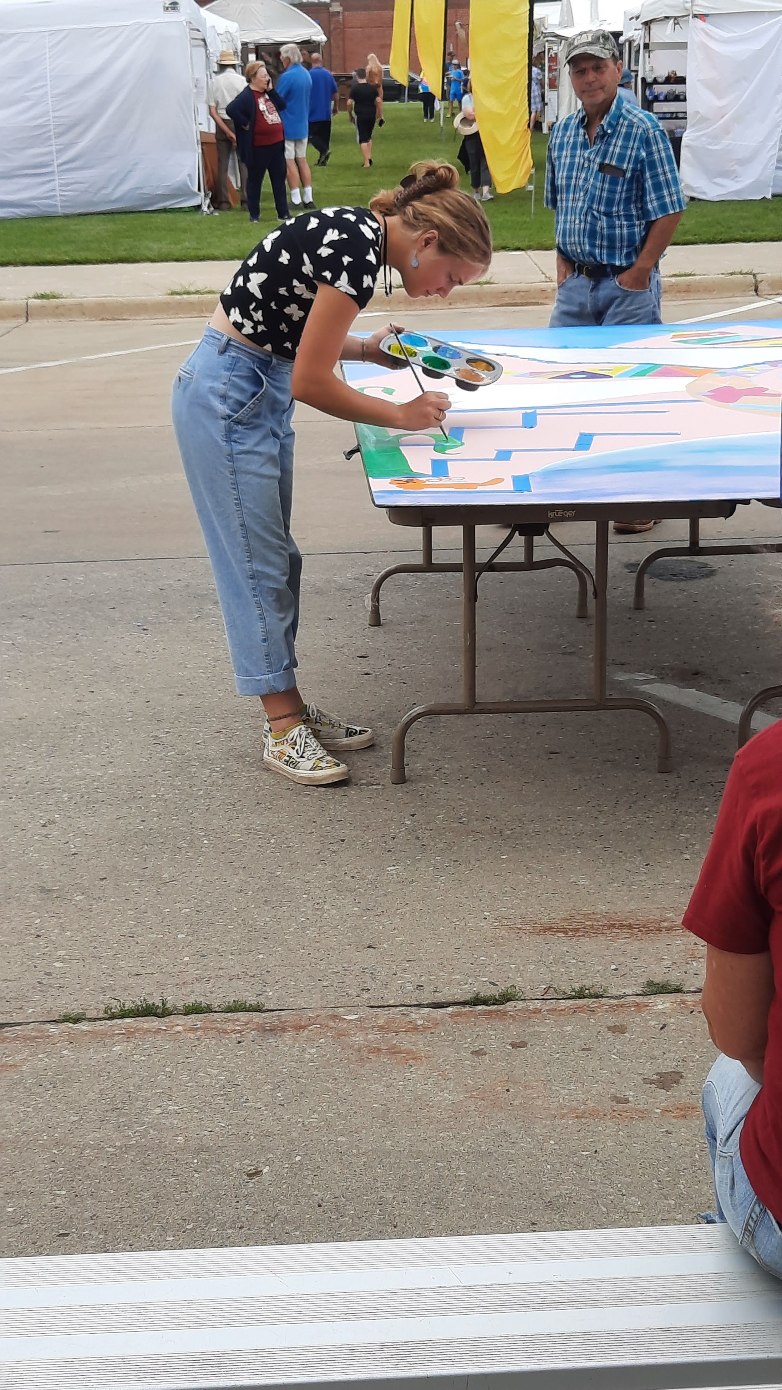  Festival visitor painting mural 