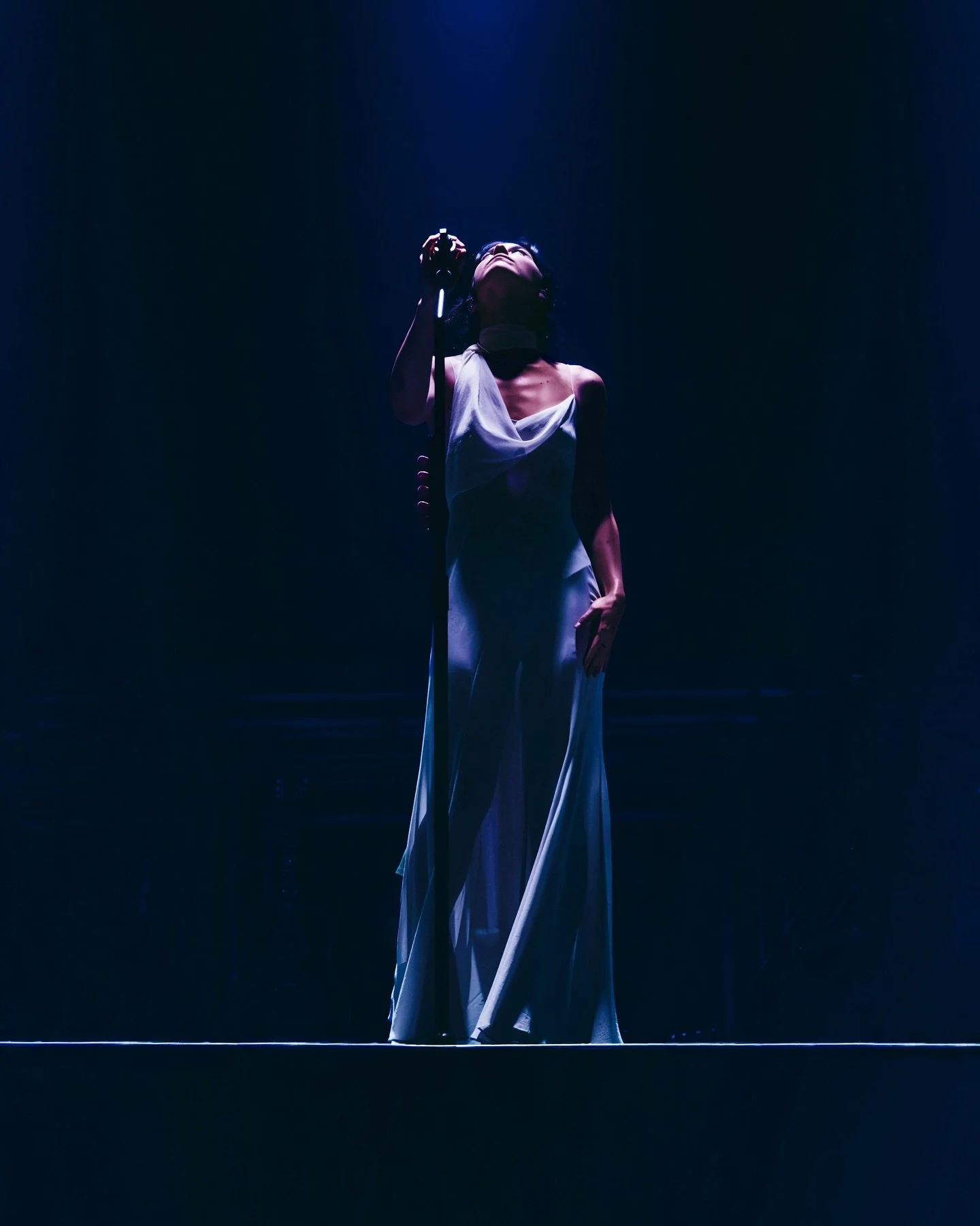 It was rare, I was there ⭐️ More of my photography of @gracieabrams in @chanelofficial and @courtneyzhengofficial 🔥

@gracieabramshq @thekiaforum 

#gracieabrams #gracieabramshq #thekiaforum #gracieabramsthesecretofus #thesecretofus #tsoudeluxetour 