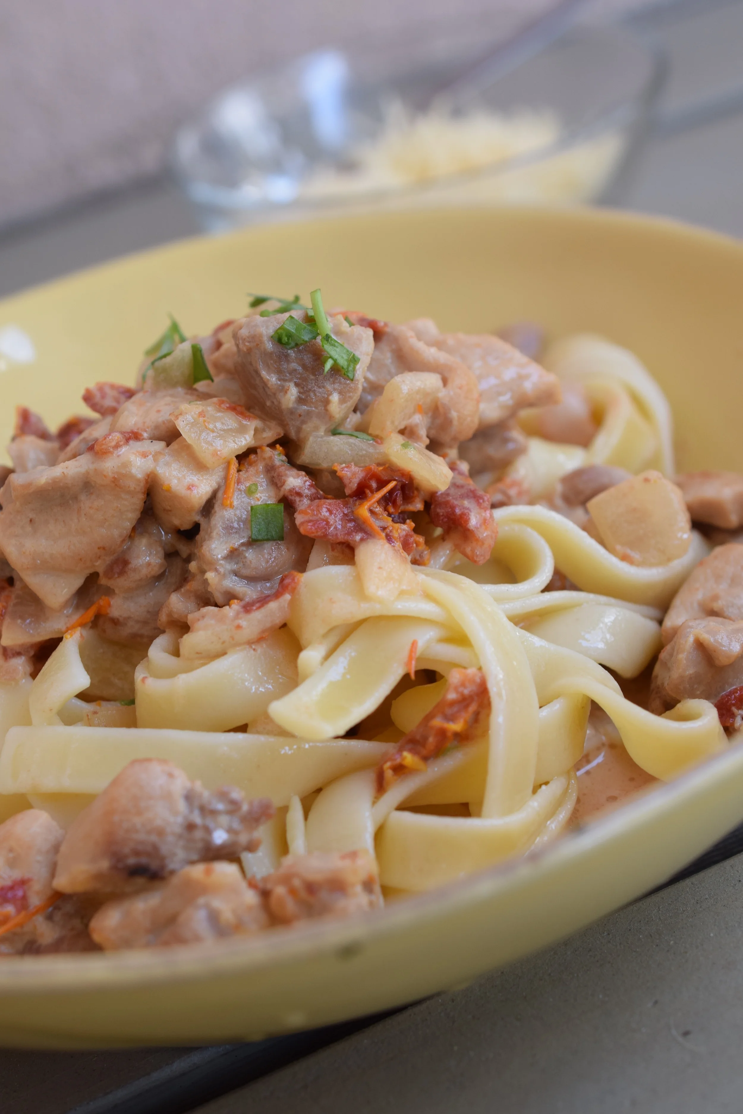 516 A Creamy Chicken Sundried Tomatoes Tarragon Pasta Sauce.jpg