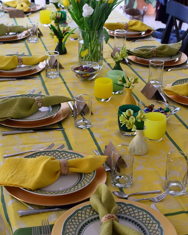 Happy Easter from my tablescape to yours! 🐰⁣
.⁣
.⁣
.⁣
#easterdinner #eastersupper #easter #tablescape #easterspread #easter2019 ⁣
#showstopping #tradhometable #smploves #bhgcelebrate #countrtlivingmag #tablesetting #tablescapes #placesetting #celebr