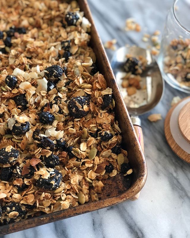 Granola for the win! Recipe at #TheTableTogether or via link in profile 👆.⁣
.⁣
.⁣
.⁣
#granola #homemadegranola #oats #breakfast #food52⁣
#healthyfood #thekitchn #f52grams #foodwinewomen #yogurt #eathealthy #huffposttaste #feedfeed #buzzfeast #thetab