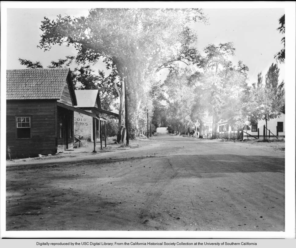 Unpaved business street in Coloma