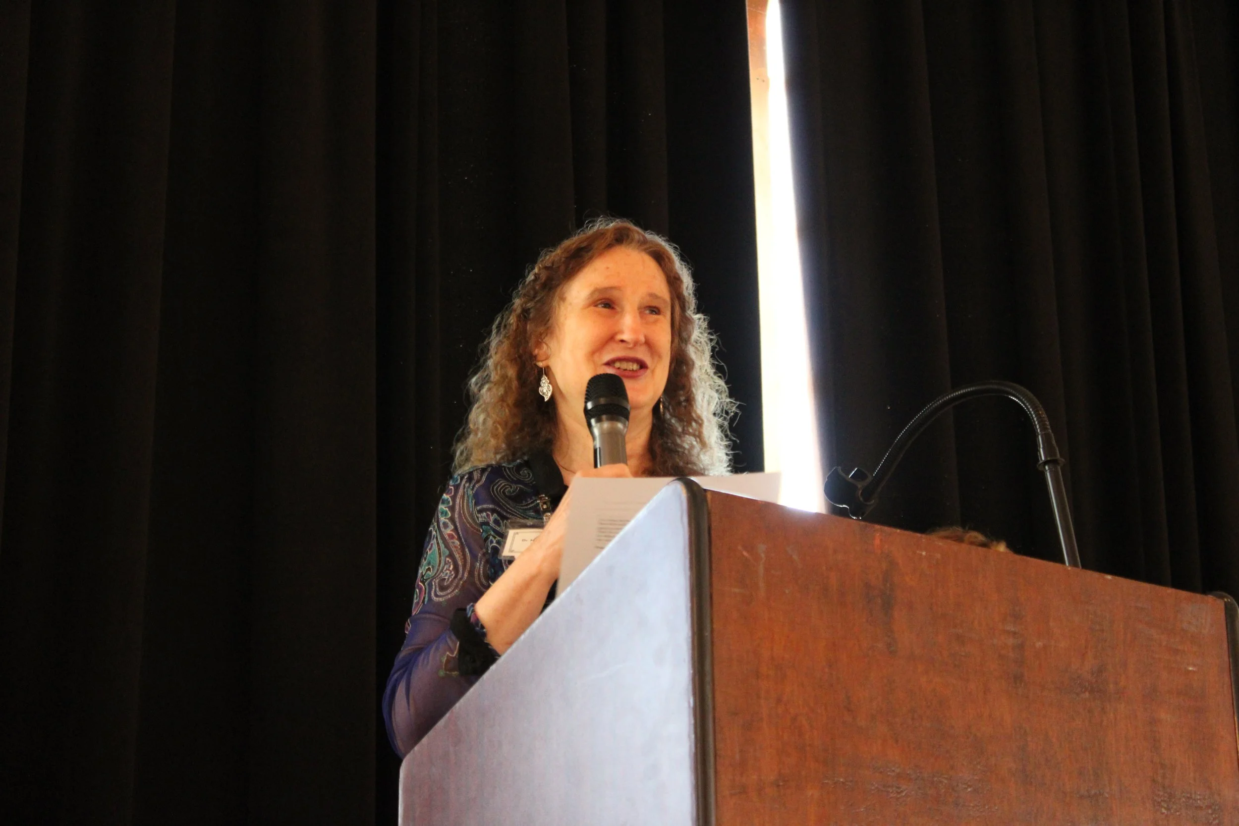 NANCY AT PODIUM_0215.JPG
