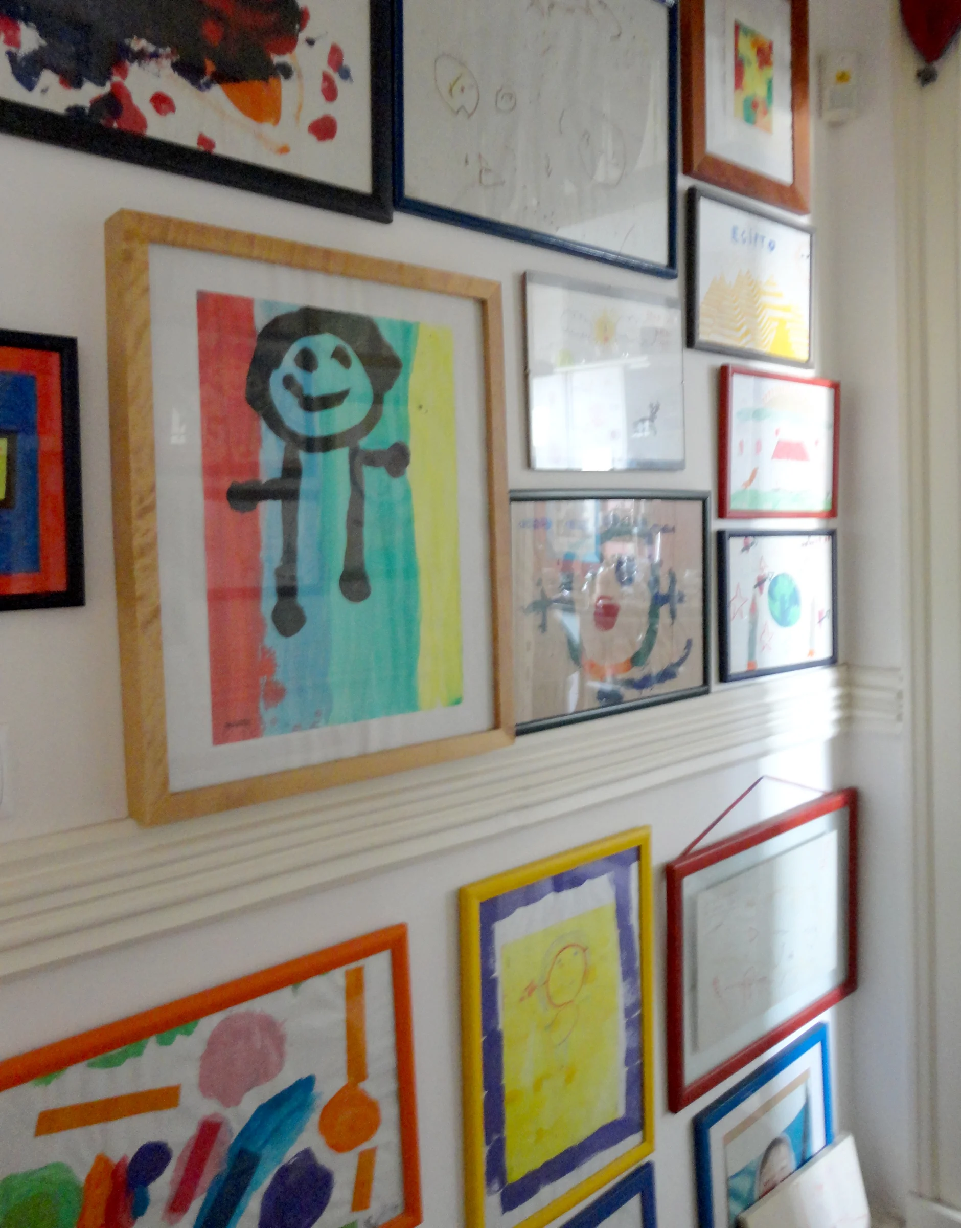 pinturas dos filhos, sobrinhos e enteados quando eram pequeninos.
