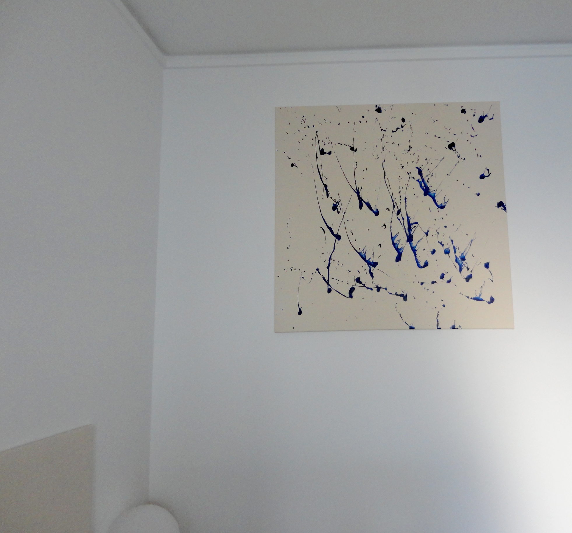 outro quadro que pintou para o quarto - parece que é o bocadinho de céu azul que precisa na terra quentinha, não é?