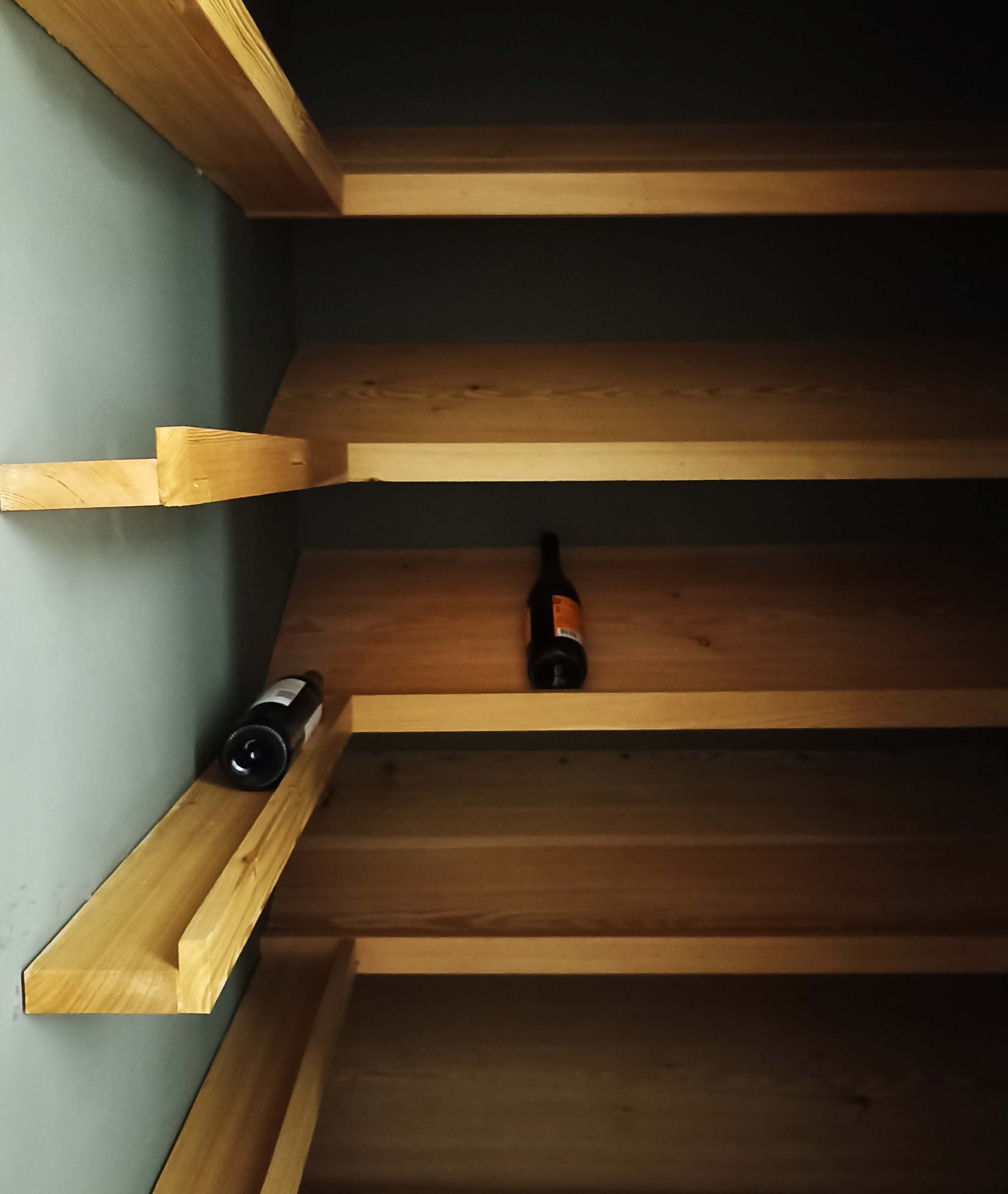 wine closet eliana tomaz 7.jpg