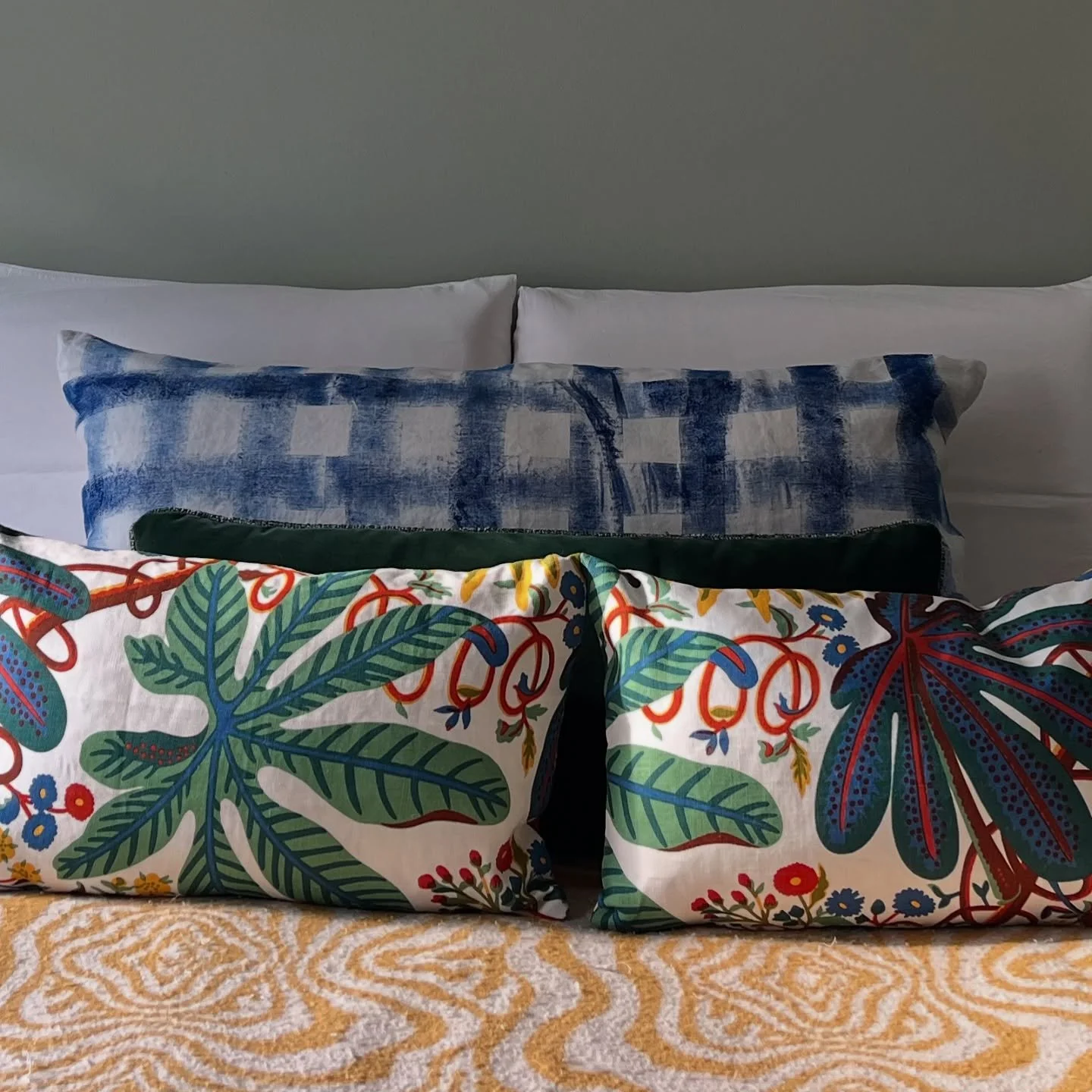 Gosto de padr&atilde;o, da repeti&ccedil;&atilde;o que o constr&oacute;i e do ritmo que imprime. Sejam riscas bem definidas ou as curvas delicadas de flores, encontro neles uma esp&eacute;cie de compasso. Escrevo isto e vejo ordem, organiza&ccedil;&a