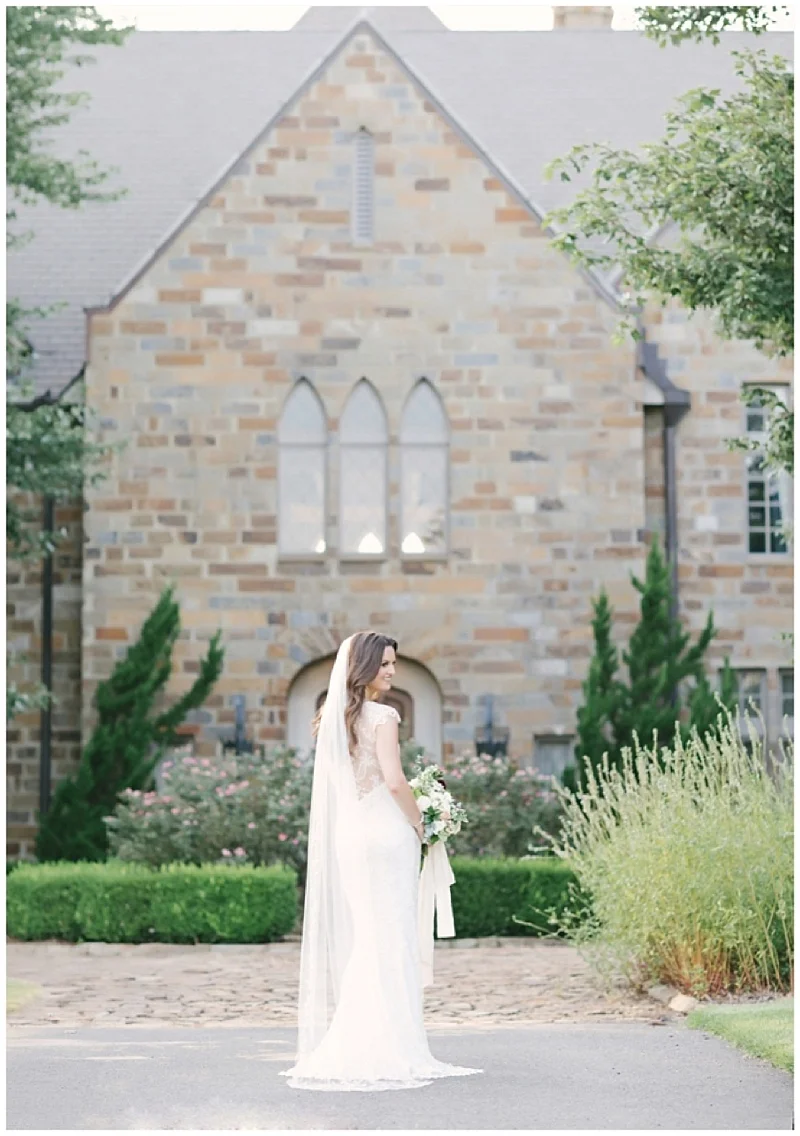 jessica-zimmerman-events-floral-event-design-conway-central-arkansas-mentoring-florist-flowers-weddings-planner-coordinator-jzfloral-wedding-organic-portrait-bouquet-clare-selig-whitney-bower