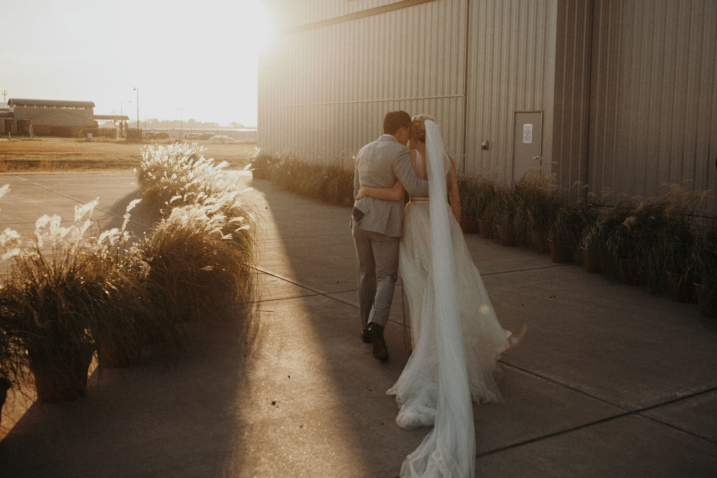 jessica-zimmerman-events-floral-design-coordination-planning-planner-little-rock-conway-arkansas-southern-florist-wedding-home-work-family-balance-business-mentor-outdoor-wedding-airplane-hangar