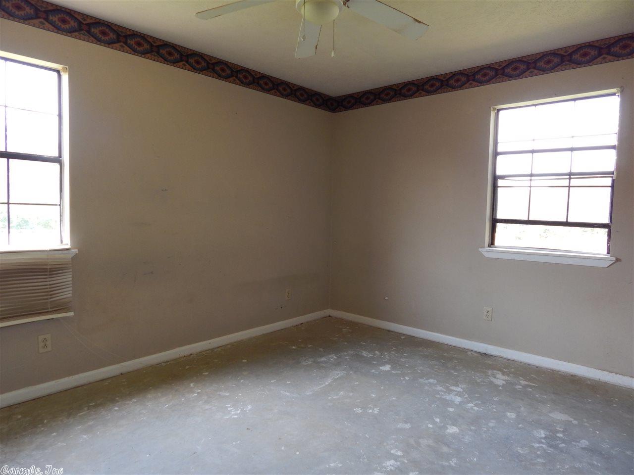 flipping_business_flip_house_before_picture_southern_arkansas_living_room_windows.jpeg