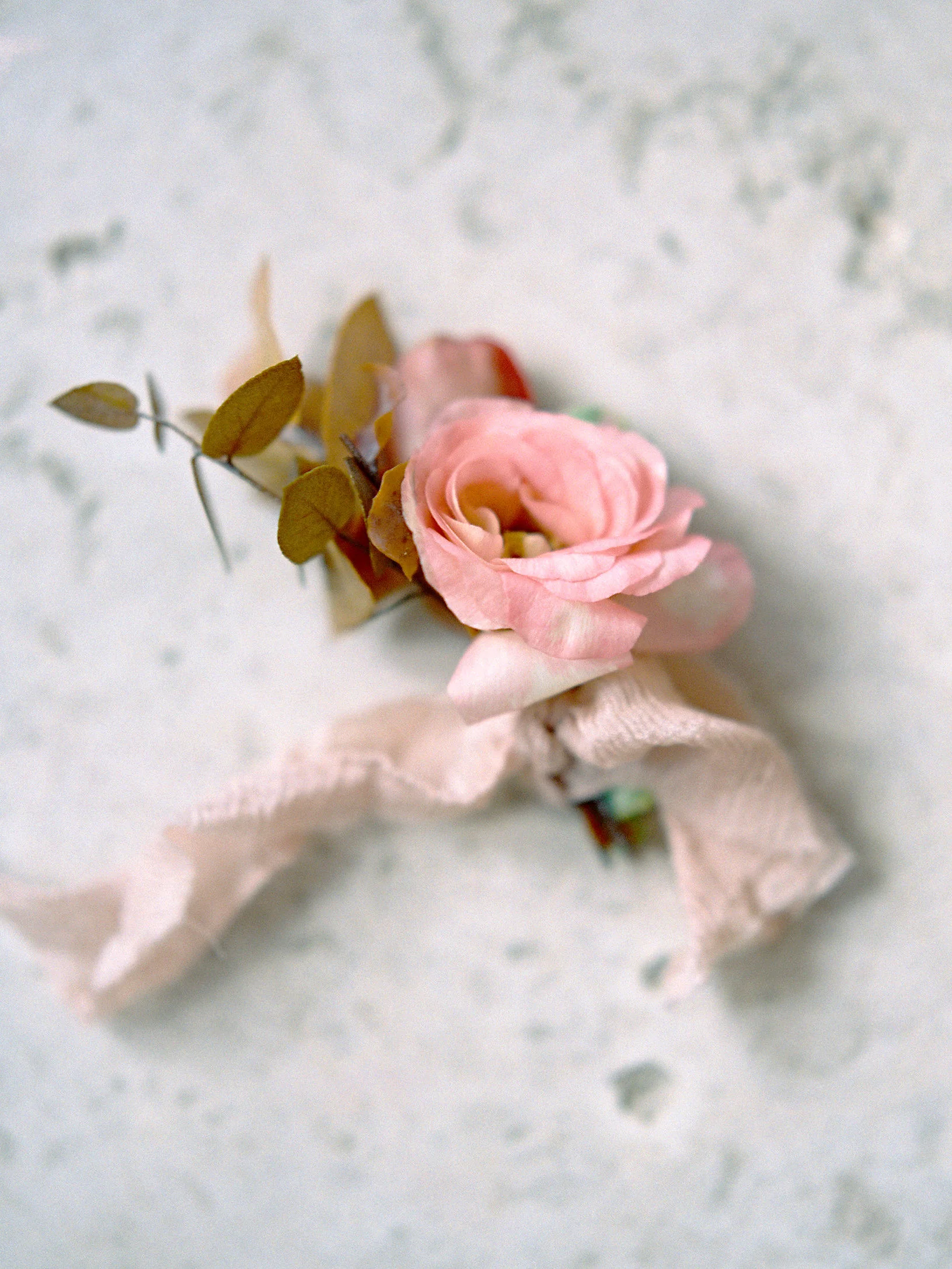 jessica-zimmerman-events-sunstone-boutonniere-ribbon.jpg