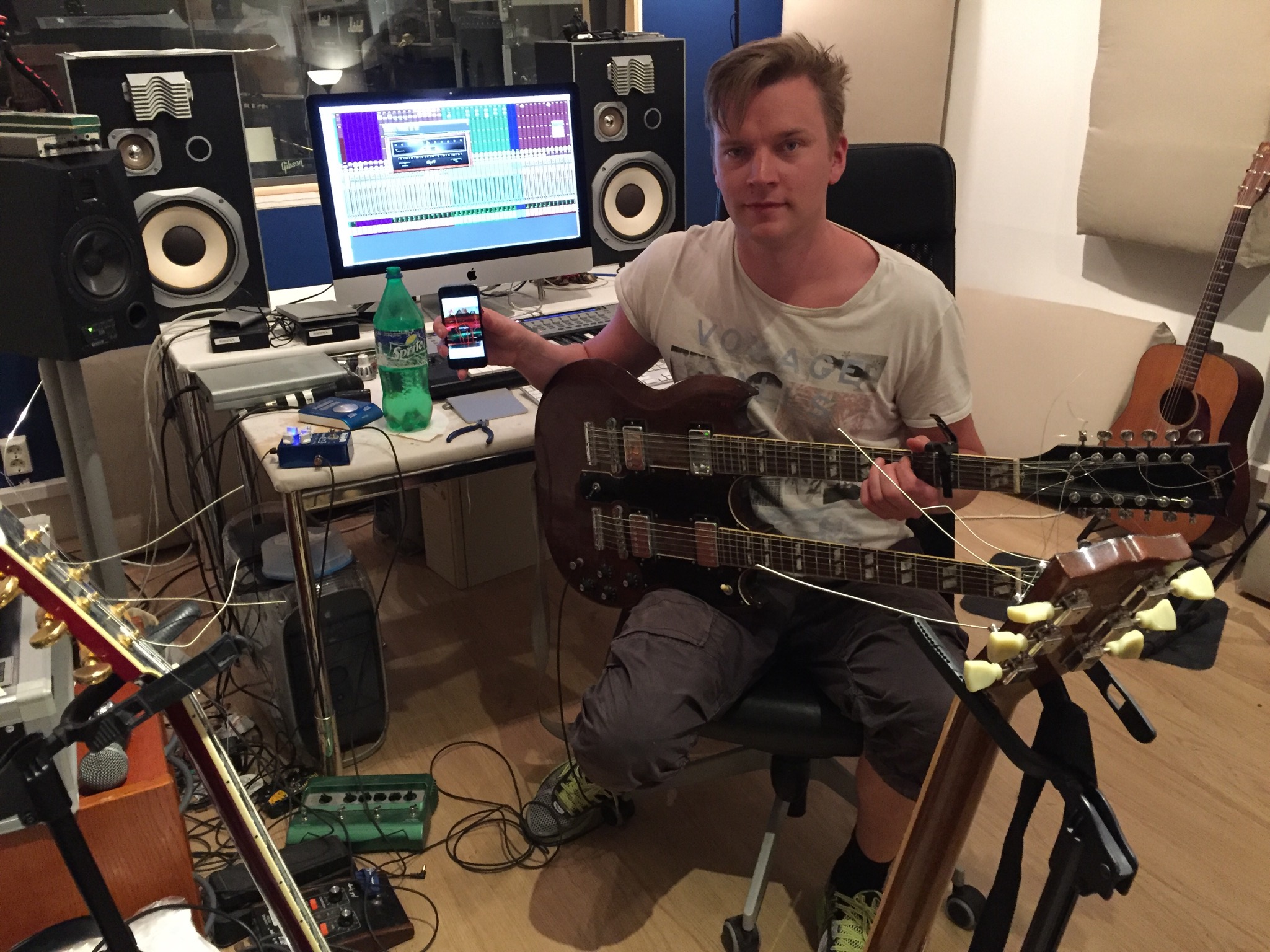 It's Friday and release day for the song "Assassin" The song was finished after an all-nighter, just hours before release. The picture was taken some hours later, working with the next release "I Am All That I'm Looking For"