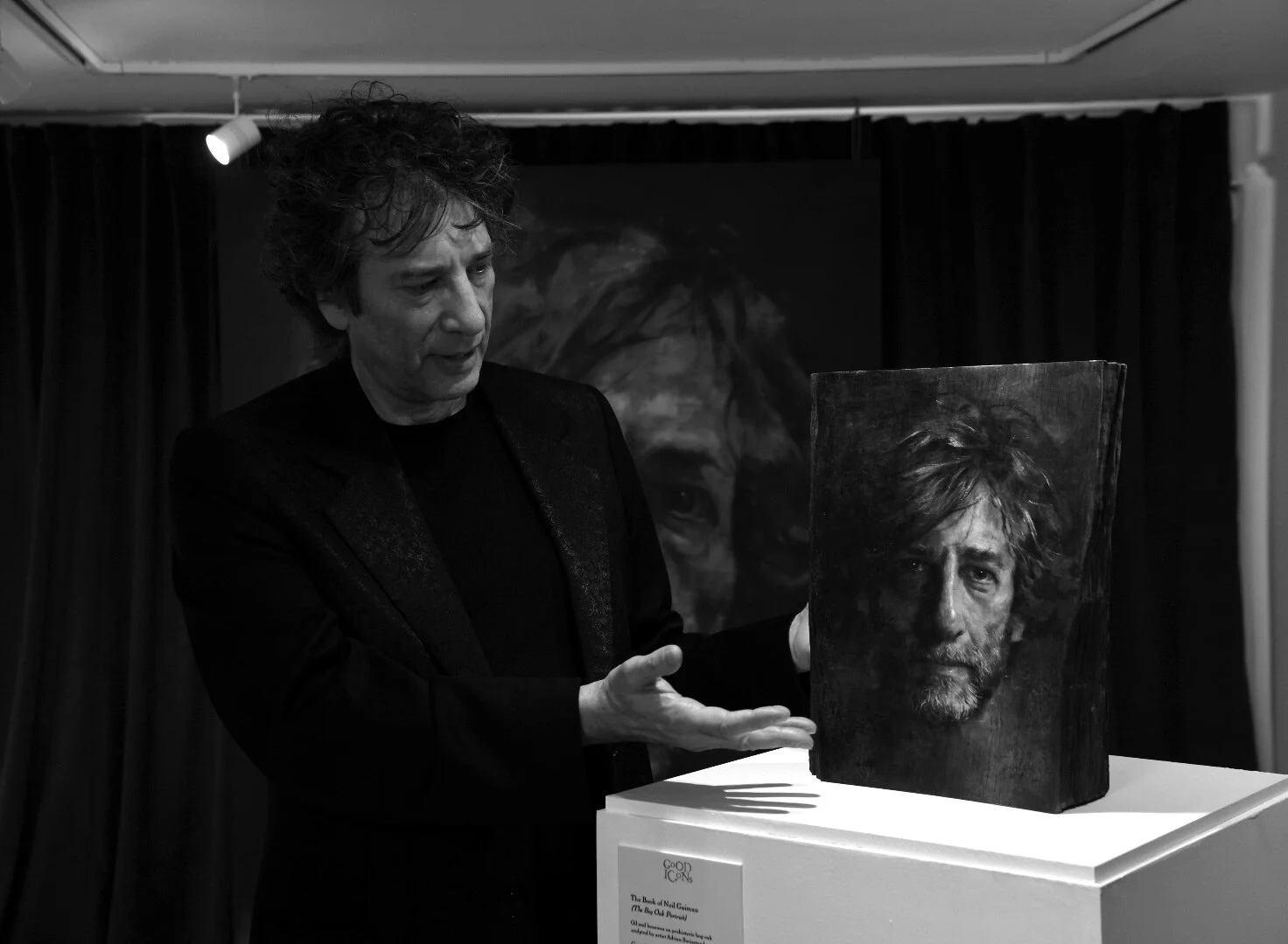 Neil-Gaiman-with-the-bog-oak.jpg