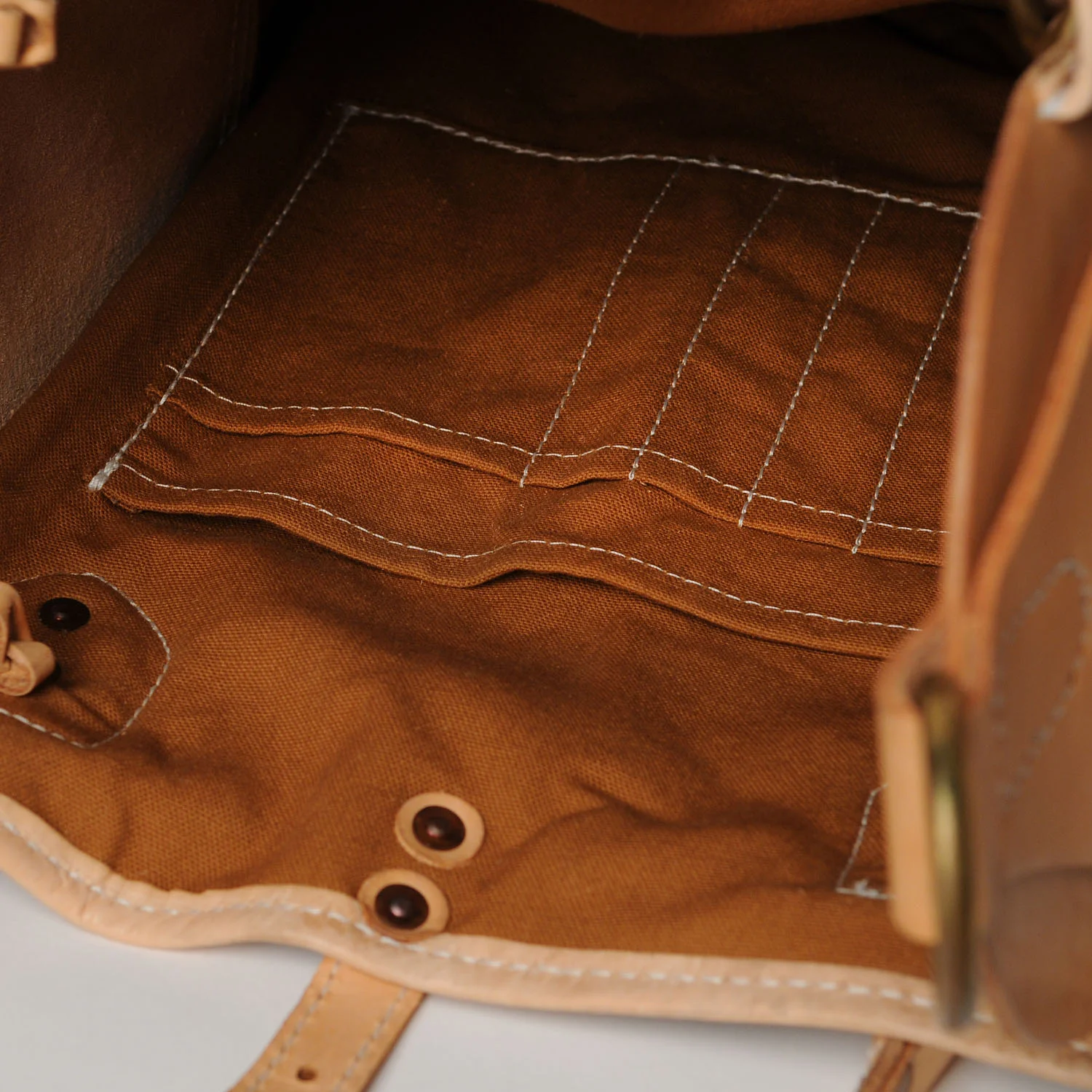 8156 WOOL PORTRAIT TOTE W STRAP_12.jpg