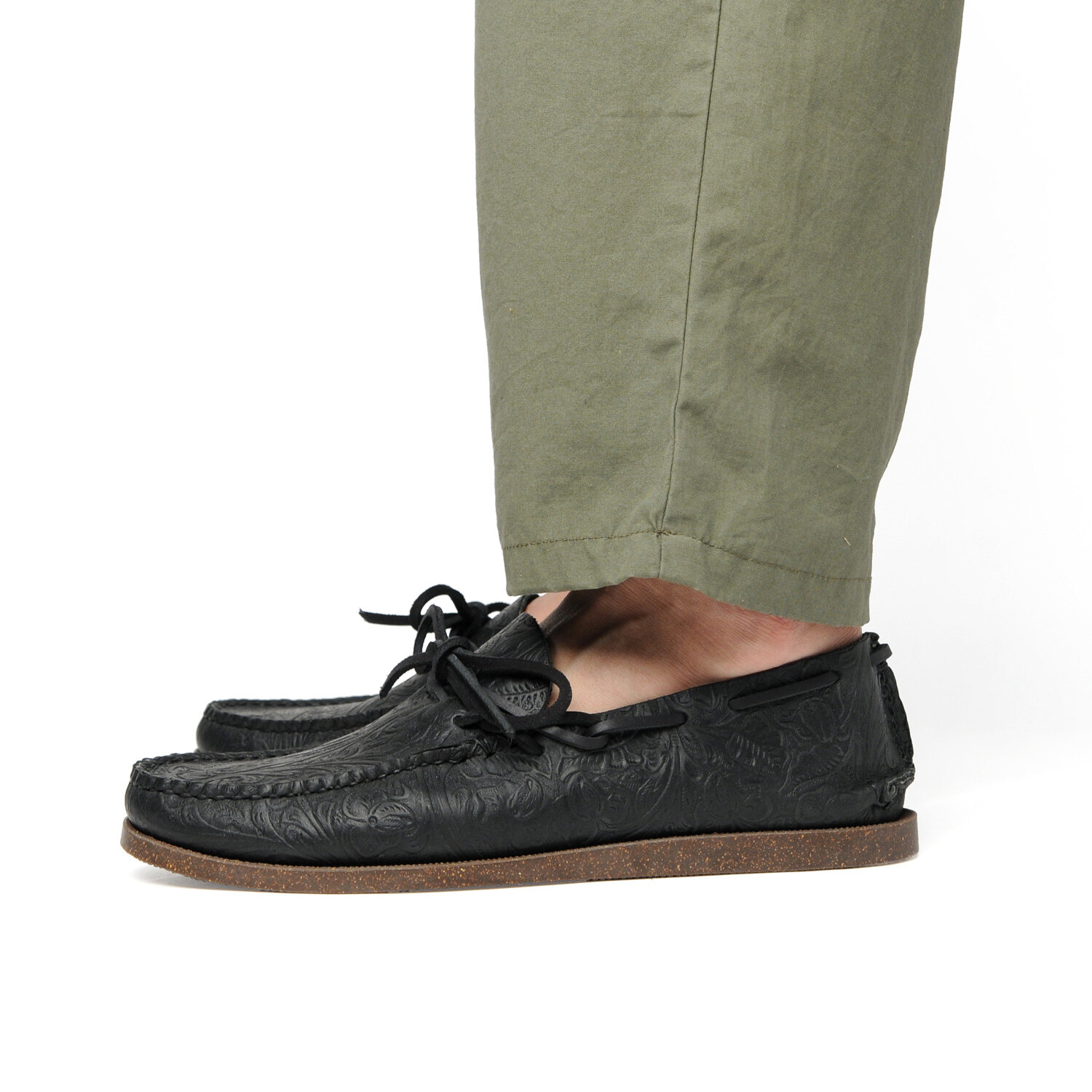 17331M-ALL-HANDSEWN-CANOE-MOC-W-CAMP-SOLE-FLORAL-BLACK,-WEAR-SIDE.jpg