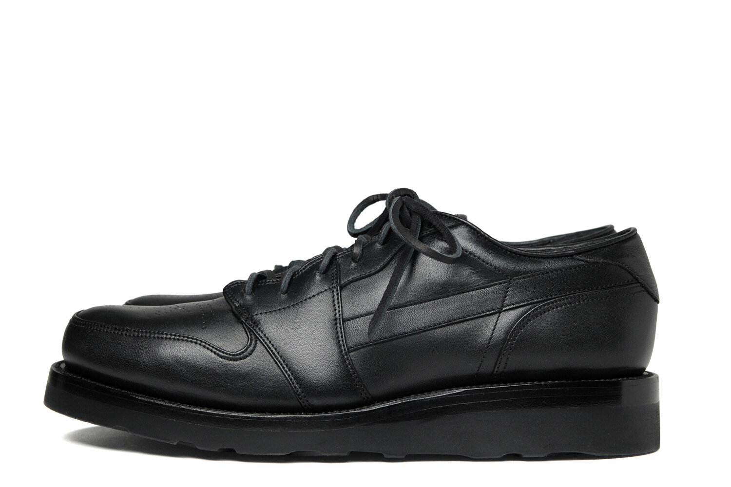 LAND-JORDAN-1ST-LO-BLACK,-PROFILE-WHOLESALE.jpg