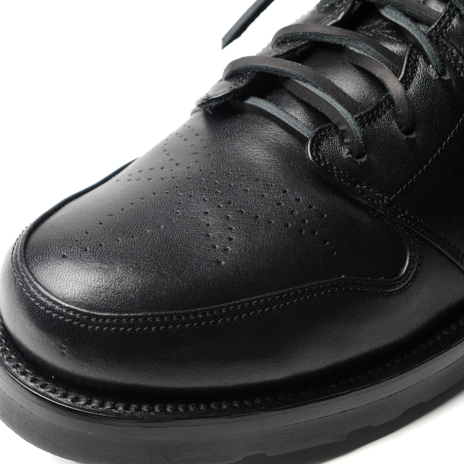 LAND-JORDAN-1ST-LO-BLACK,-TIP-ANGLE.jpg