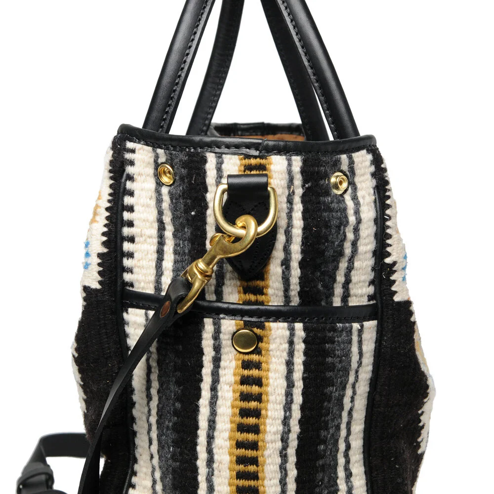 Blanket-Tote-w-Strap,-Mariposa,-Snap.jpg
