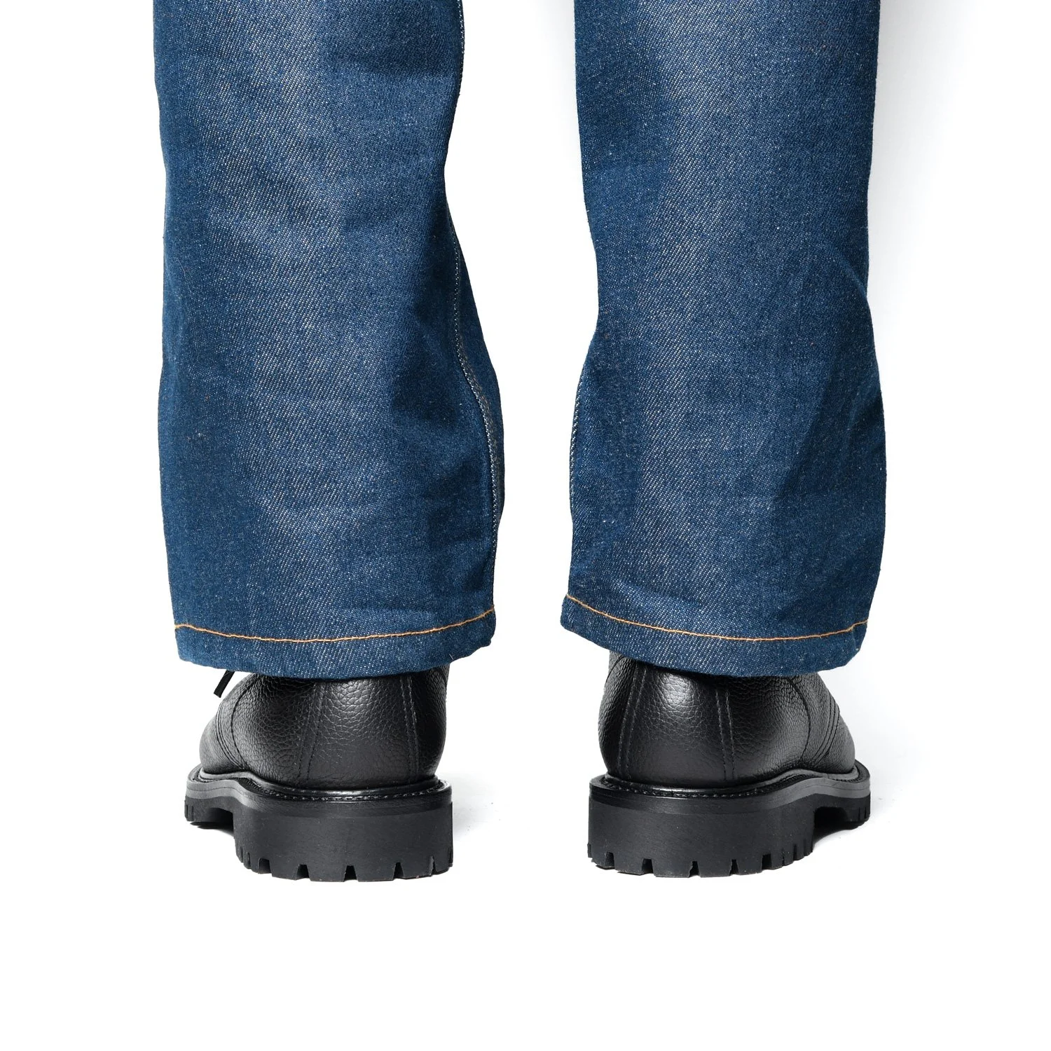 Salvia-Boots-T-Pale-Black,-Wear-Back.jpg