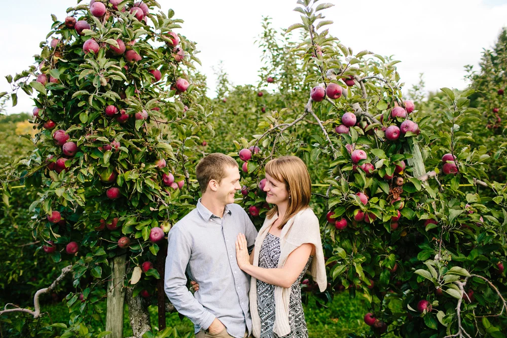 003-apple-picking-engagement-session.jpg
