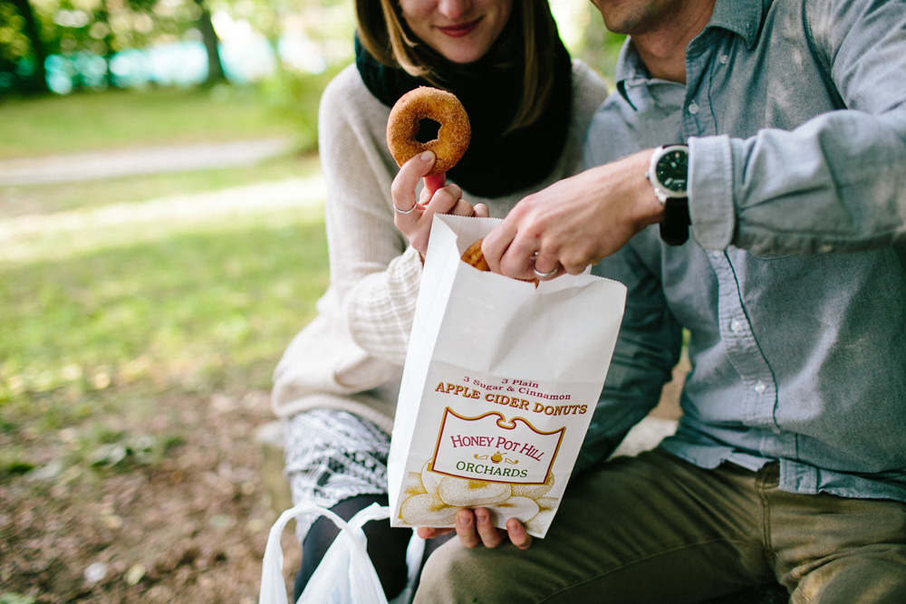 020-apple-picking-engagement-session.jpg