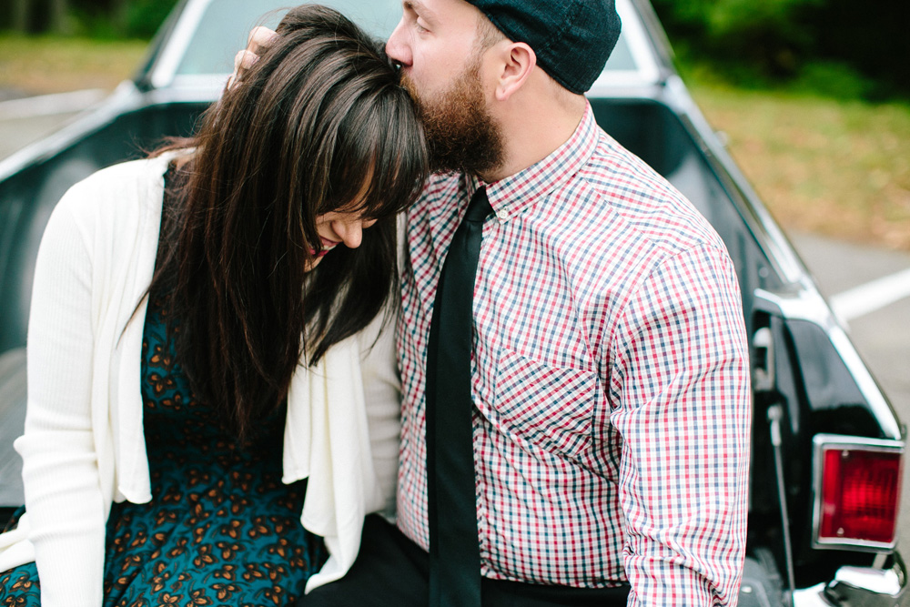 008-vintage-car-engagement-session.jpg