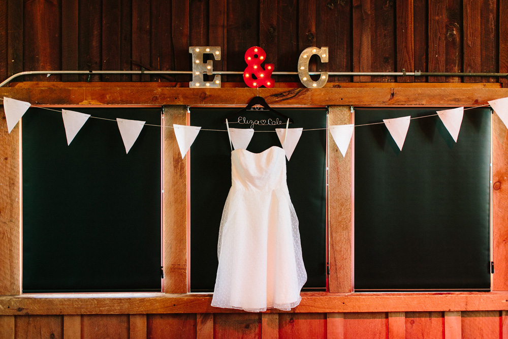 002-red-barn-at-hampshire-college-wedding.jpg