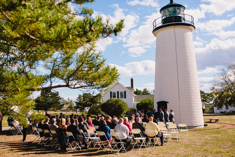 033-newburyport-harbor-light-wedding.jpg