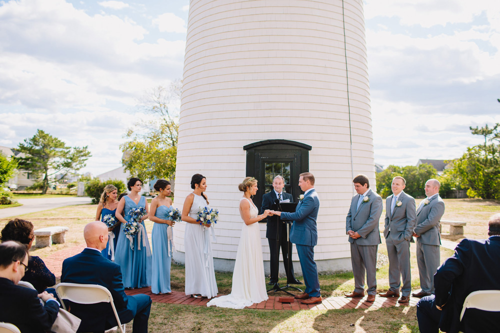 036-newburyport-harbor-light-wedding-ceremony.jpg