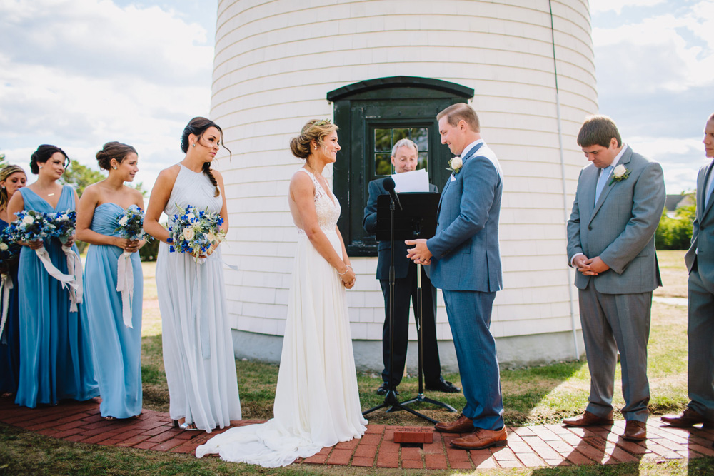 037-newburyport-harbor-light-wedding-ceremony.jpg