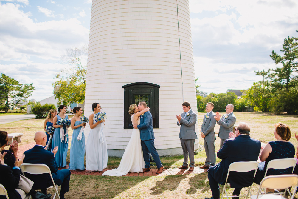 039-newburyport-harbor-light-wedding-ceremony.jpg
