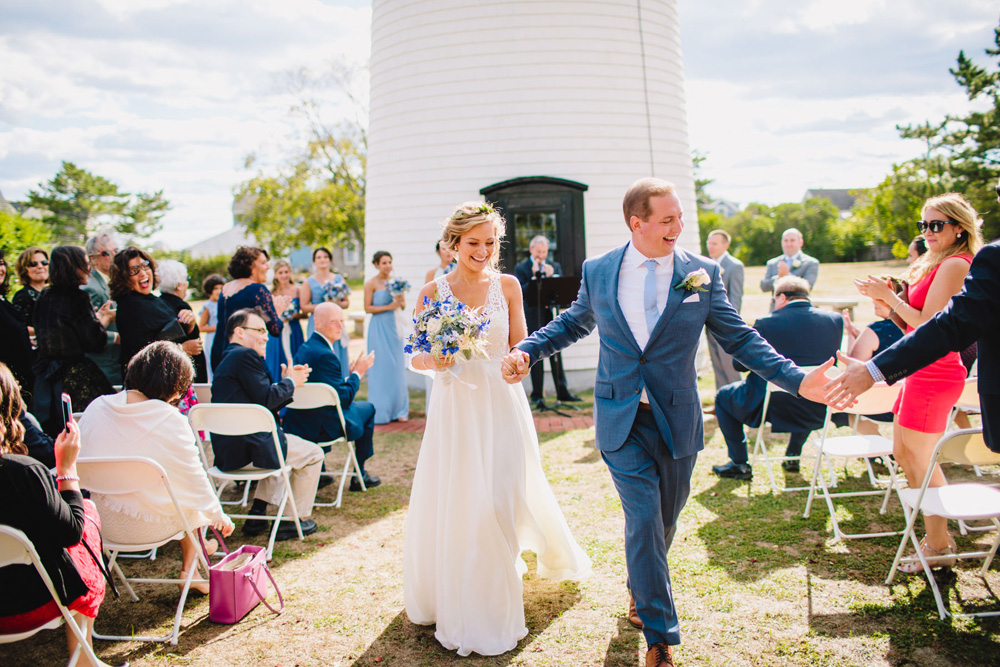 040-newburyport-harbor-light-wedding-ceremony.jpg