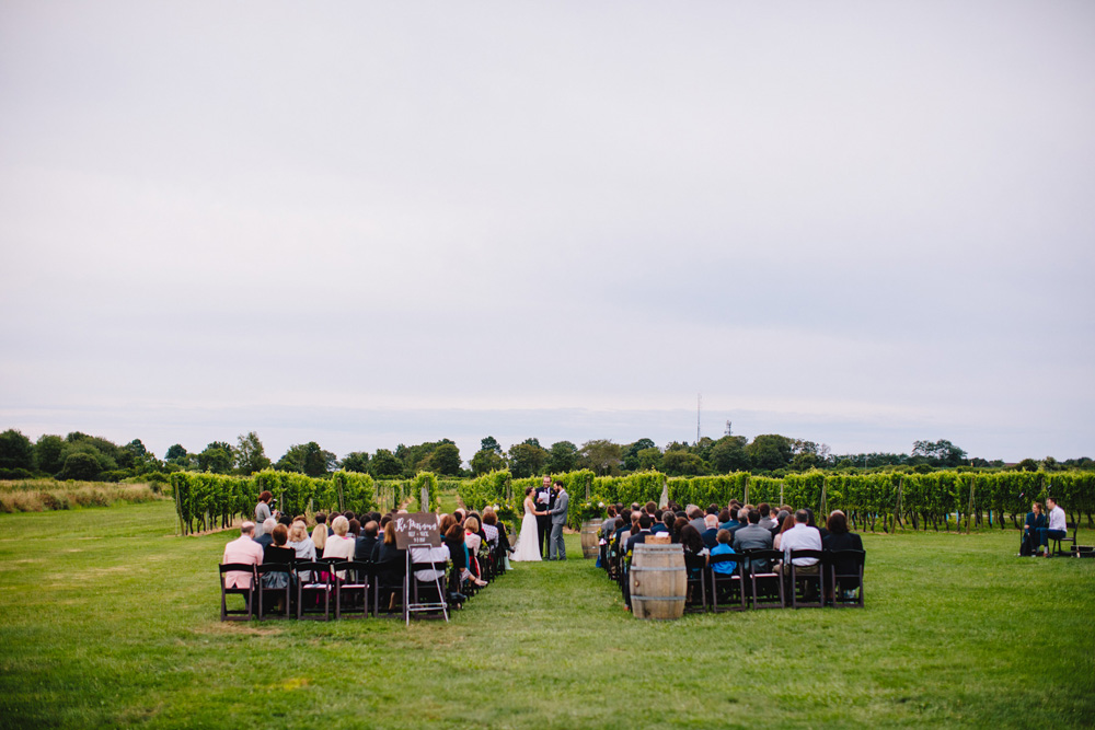 037-newport-vineyards-wedding-ceremony.jpg