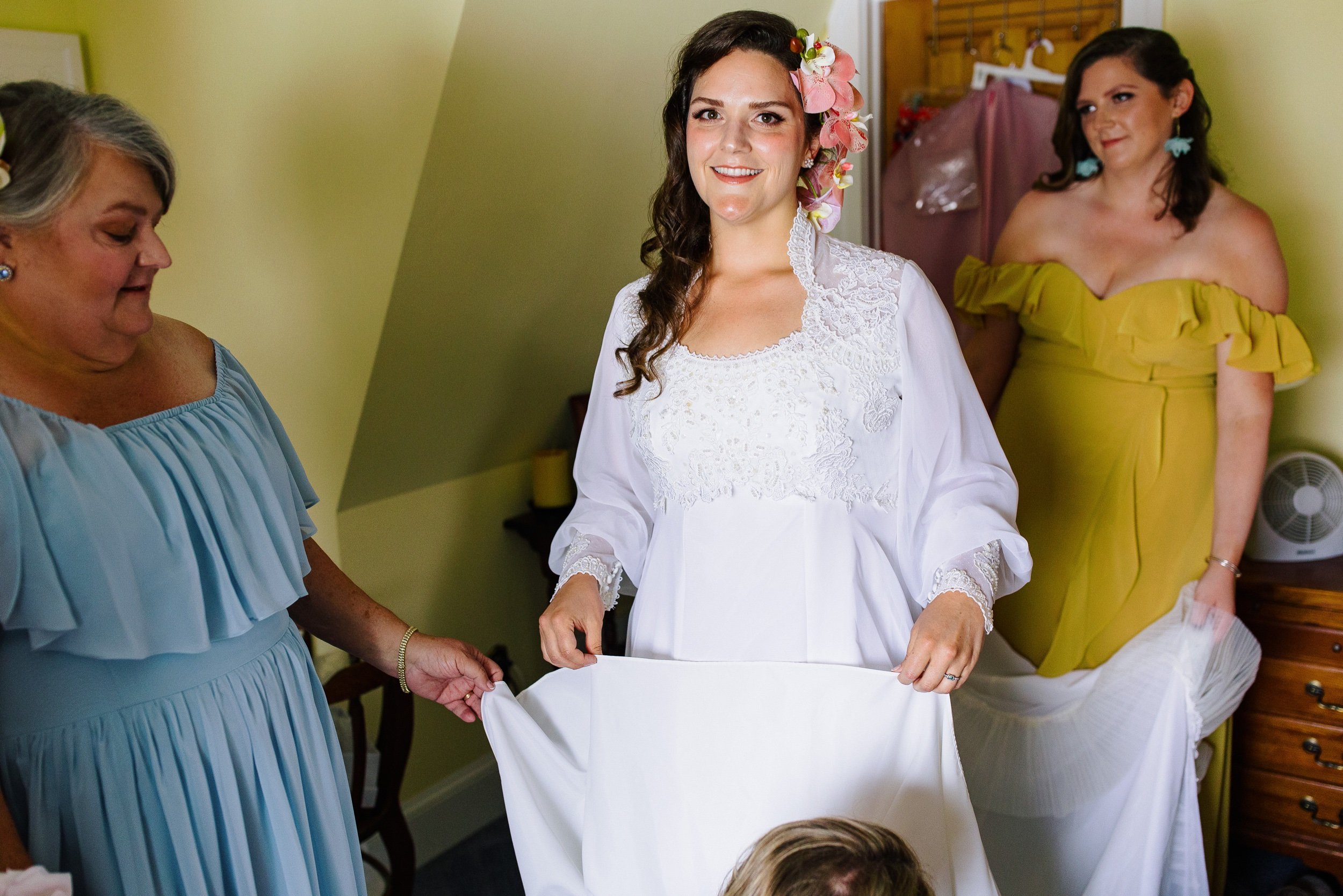 04_Orlando bride getting ready.jpg