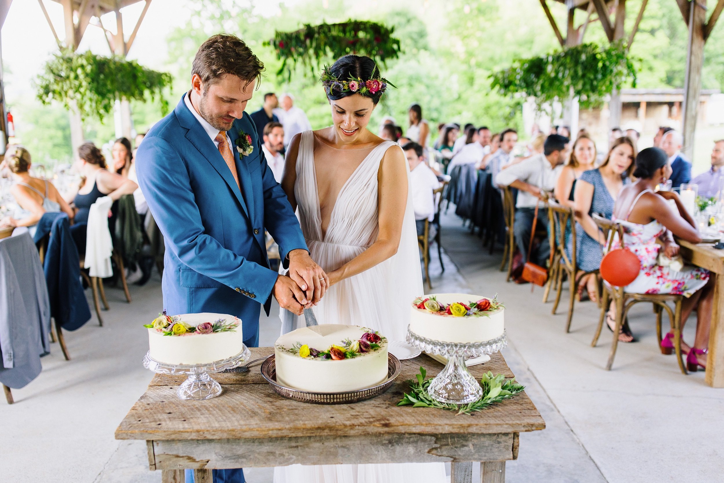 24_Wedding cake cutting.jpg