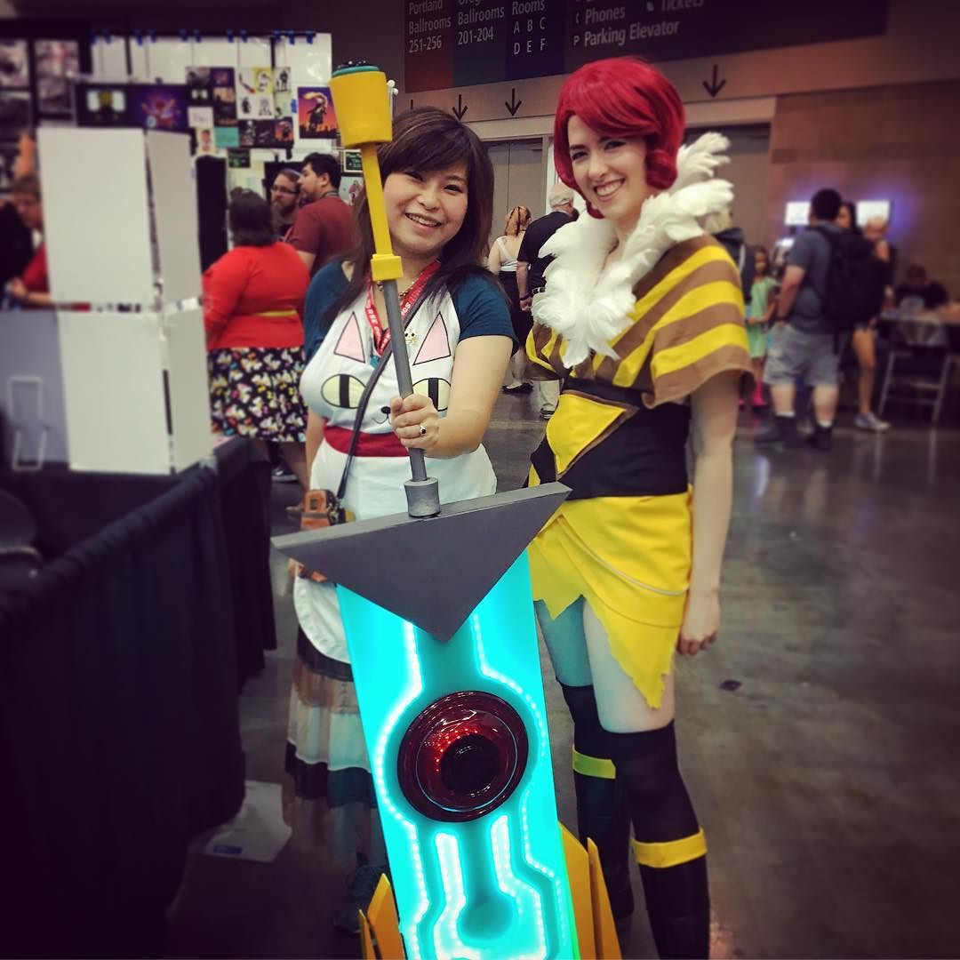 Found the most amazing Red cosplayer!