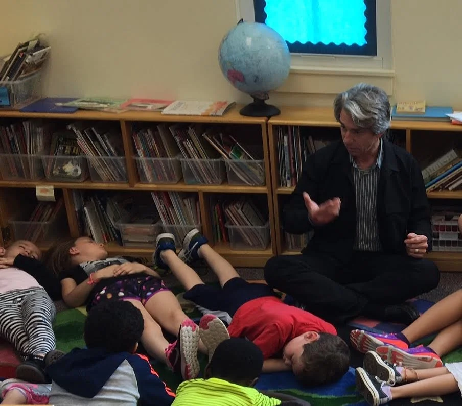3rdi's Mindfulness Coach, Scott Morgan, giving a lesson on mindfulness to an elementary class.